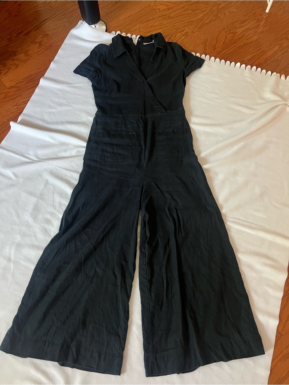 Mauve Black Short-Sleeve Collared Wide-Leg Jumpsuit with Front Pockets